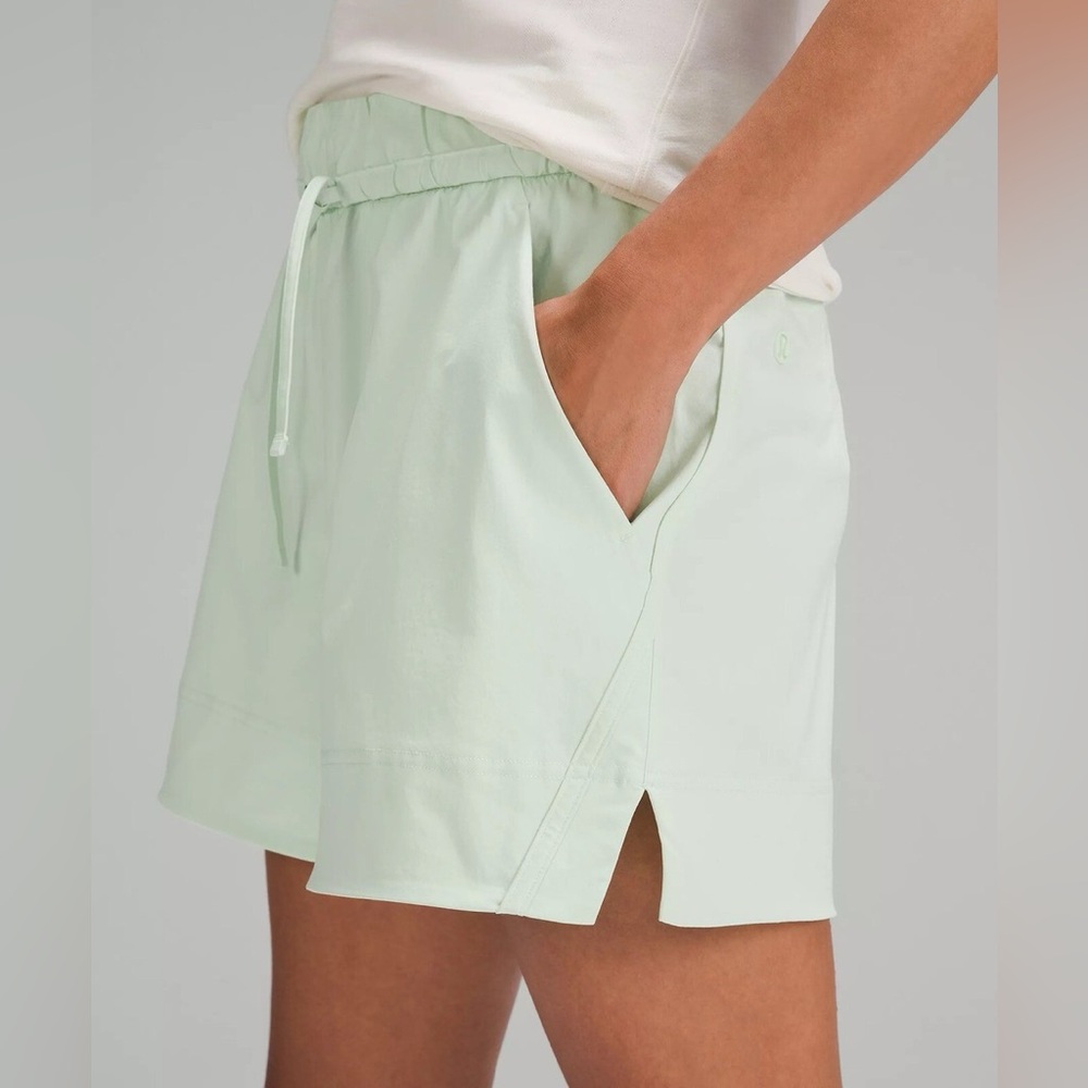 Lululemon Cinchable Waist HR Woven Shorts In Kohlrabi Green XXS